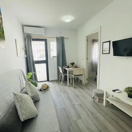 Jimena Maro En El Centro De Apartamento Nerja