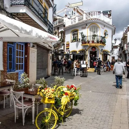 Jimena Maro En El Centro De Appartamento Nerja